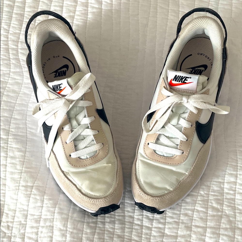 Nike Women's Cream Waffle Debut sneakers size 8